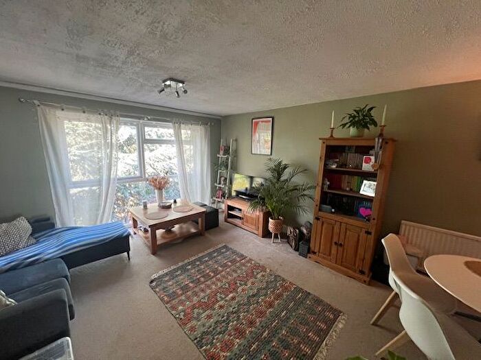 2 Bedroom Flat To Rent In Falling Lane, West Drayton, UB7