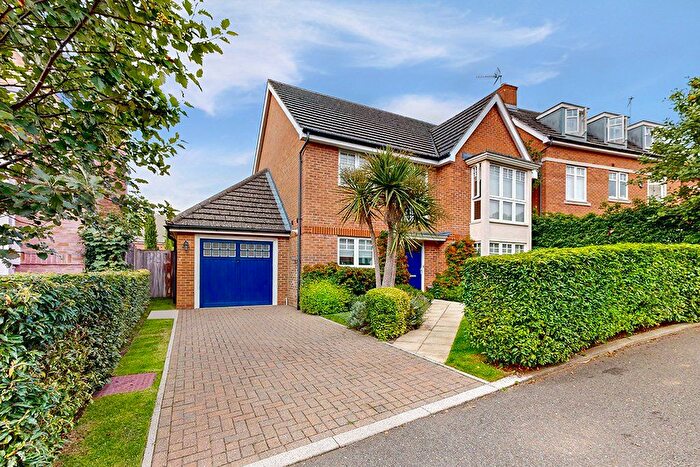 4 Bedroom Detached House For Sale In Padelford Lane, Stanmore, Middlesex, HA7