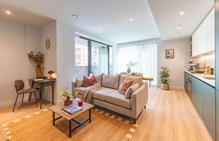 2 Bedroom Flat To Rent In The Maple, Brent Cross Town, NW2
