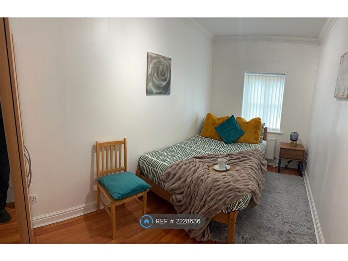 2 Bedroom Flat To Rent In Mackensie Court, London, N21