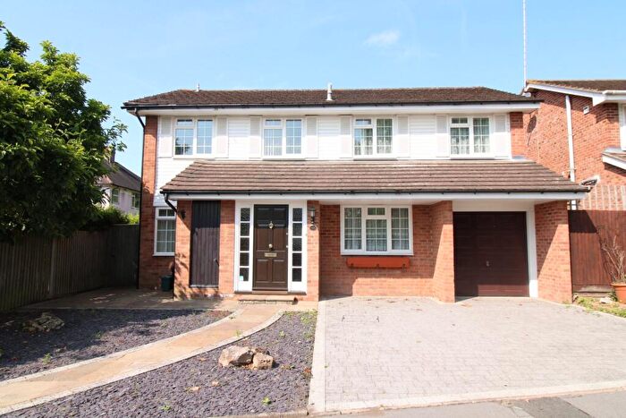 4 Bedroom Detached House For Sale In Valan Leas, Bromley, BR2