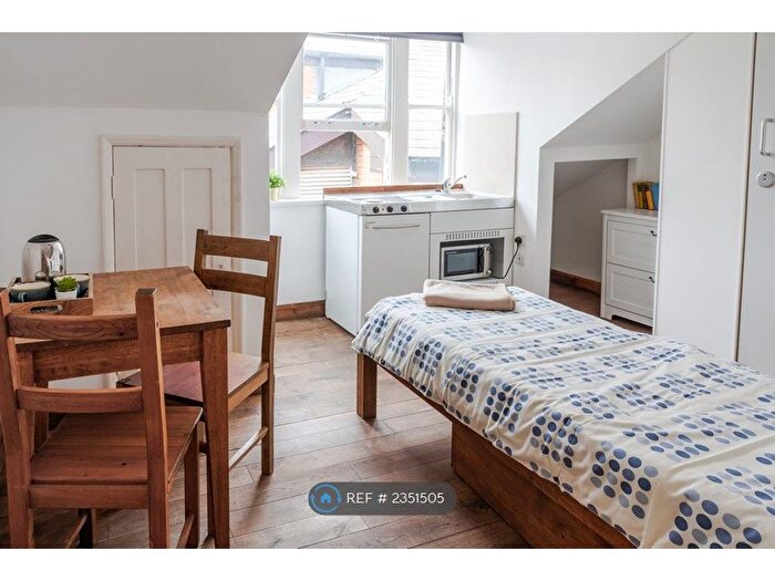 Studio To Rent In Mapesbury Lodge, London, NW2