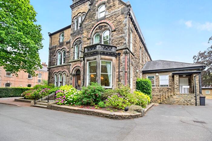 2 Bedroom Apartment For Sale In Martin Grange, Otley Road, Harrogate, HG2