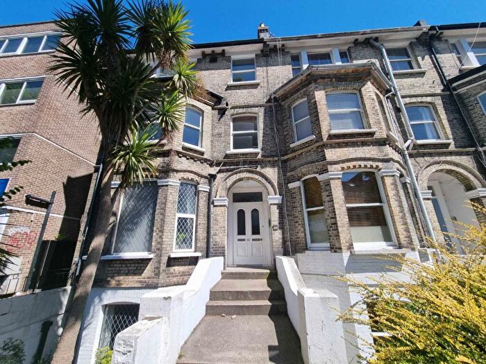 1 Bedroom Flat To Rent In Denmark Villas, Hove, BN3