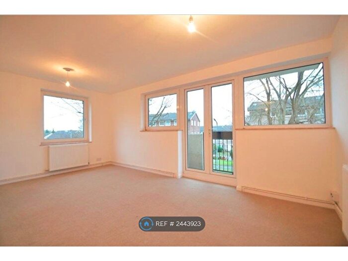 3 Bedroom Maisonette To Rent In Denham Close, Maidenhead, SL6