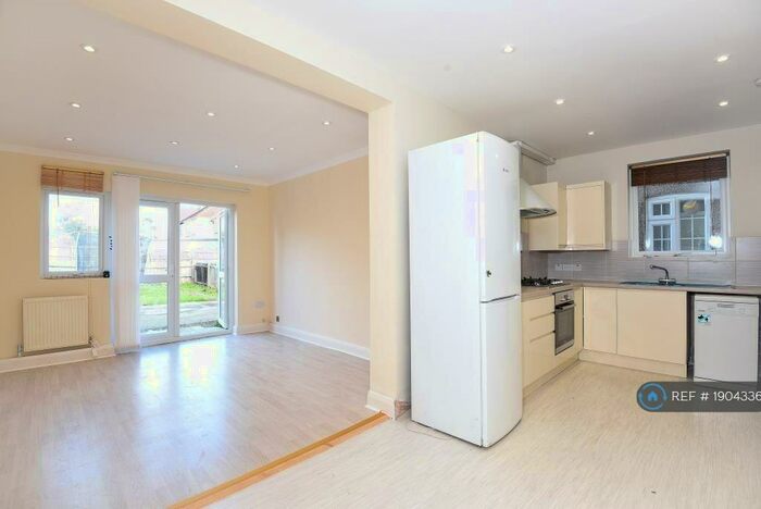 2 Bedroom Maisonette To Rent In Torver Road, Harrow, HA1