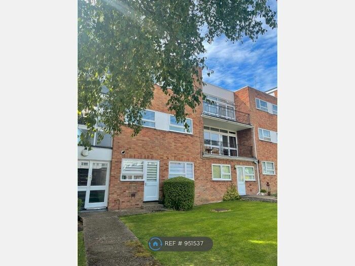 2 Bedroom Flat To Rent In Glengall Road, Woodford Green, IG8