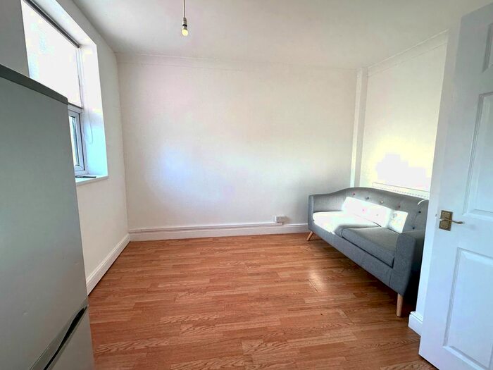 1 Bedroom Flat To Rent In Broad Lane, London, N15
