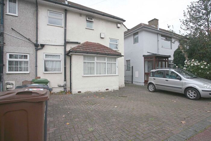 3 Bedroom Semi-Detached House To Rent In Bushgrove Road, Dagenham, RM8