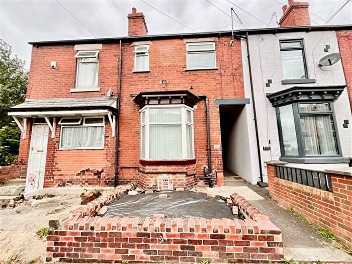 4 Bedroom Semi-Detached House For Sale In Bellhouse Road, Bellhouse Road, Sheffield, S5
