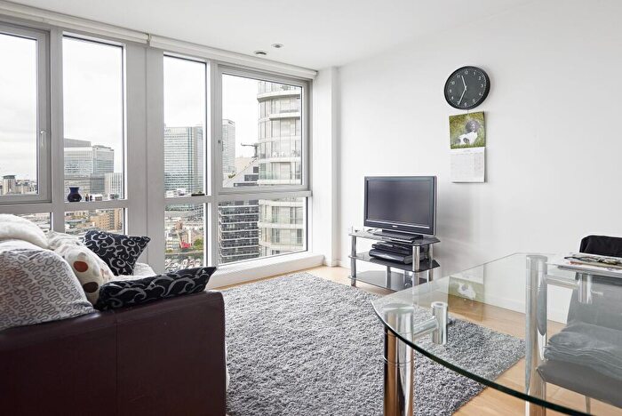 Flat To Rent In Ontario Tower, Fairmont Avenue, E14