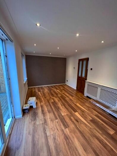 2 Bedroom Semi-Detached House To Rent In Braemar Gardens, Cippenham, Slough, SL1