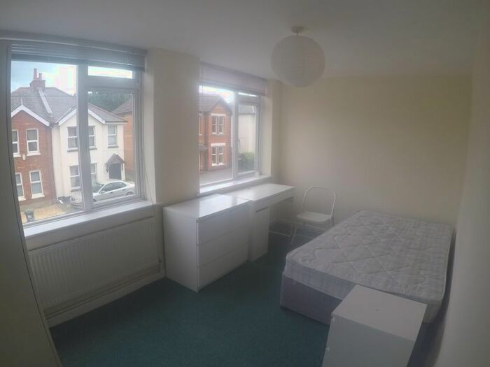 4 Bedroom Flat To Rent In Waterloo Road, Winton, Bournemouth, BH9