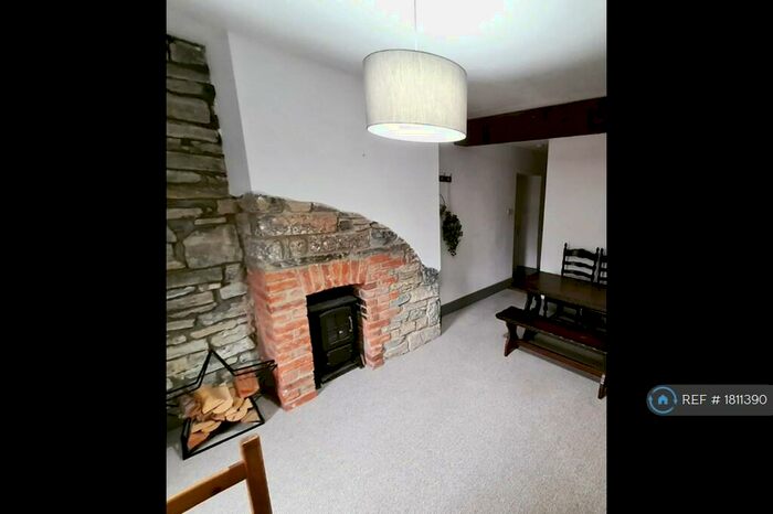 1 Bedroom Flat To Rent In High Street, Street, BA16