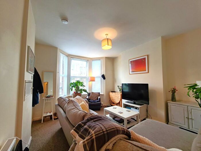 1 Bedroom Flat To Rent In Hollingbury Road, Brighton, BN1