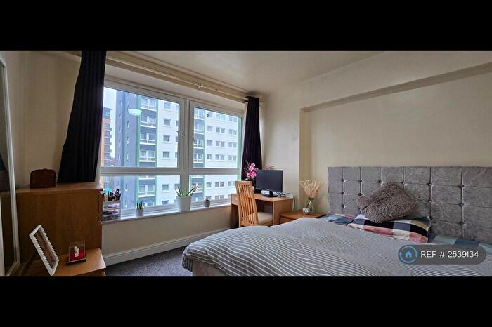 3 Bedroom Flat To Rent In Lovell Park Heights, Leeds, LS7