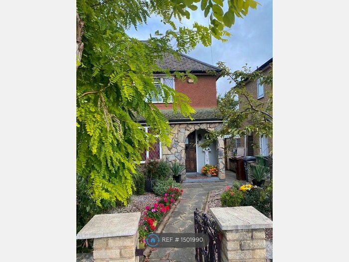 3 Bedroom End Of Terrace House To Rent In Ilchester Road, Dagenham, RM8