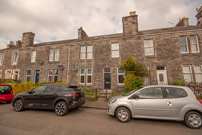 3 Bedroom Flat To Rent In Brucefield Avenue, Dunfermline, KY11