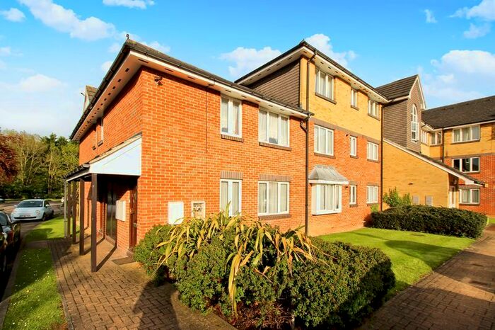 2 Bedroom Flat To Rent In Uxbridge Road, Hatch End, Pinner HA5