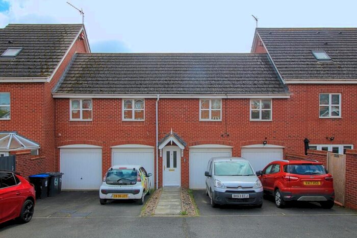 2 Bedroom Apartment To Rent In Hanbury Close, Daventry, Northants, NN11
