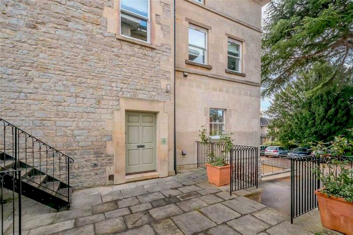 2 Bedroom Maisonette Flat To Rent In Newbridge Road, Bath, BA1