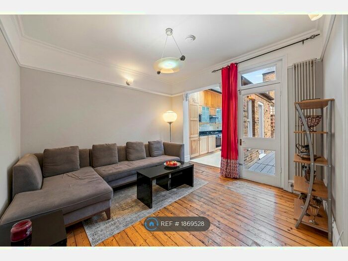 3 Bedroom Flat To Rent In Arlingford Road, London, SW2