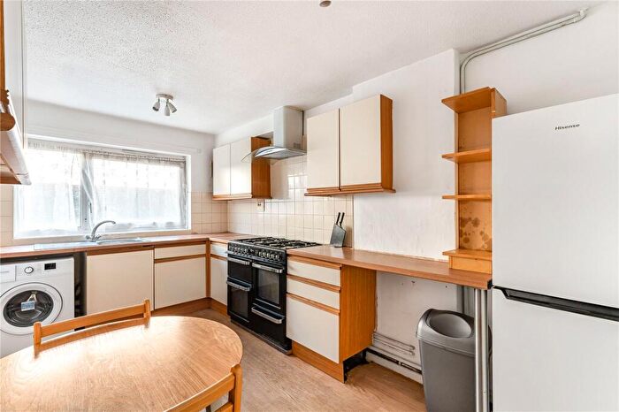 3 Bedroom Terraced House For Sale In Median Road, London, E5