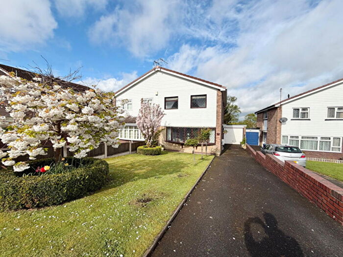 3 Bedroom Semi Detached House For Sale In Kestrel Road, Russells Hall, Dudley, DY1