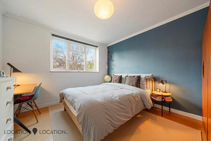 2 Bedroom Flat For Sale In Darville Road, London, N16