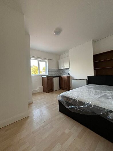 Studio To Rent In Whitestile Road, Brentford, TW8