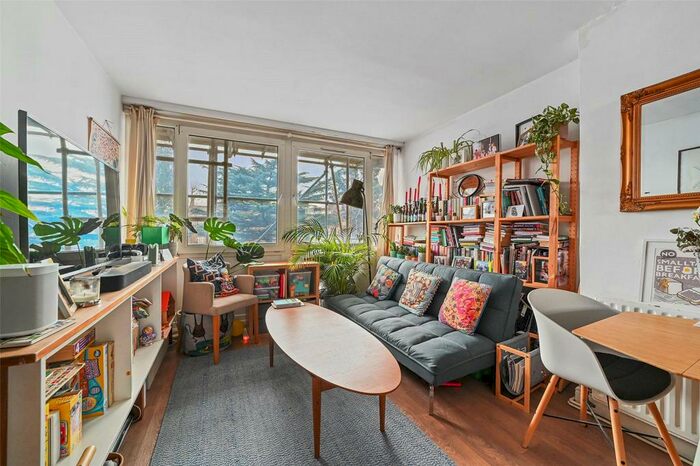 3 Bedroom Duplex To Rent In Brownlow Road, Hackney, London, E8