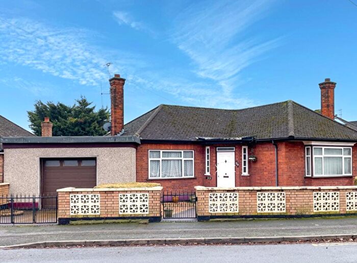 4 Bedroom Detached Bungalow For Sale In Herlwyn Avenue, Ruislip, HA4