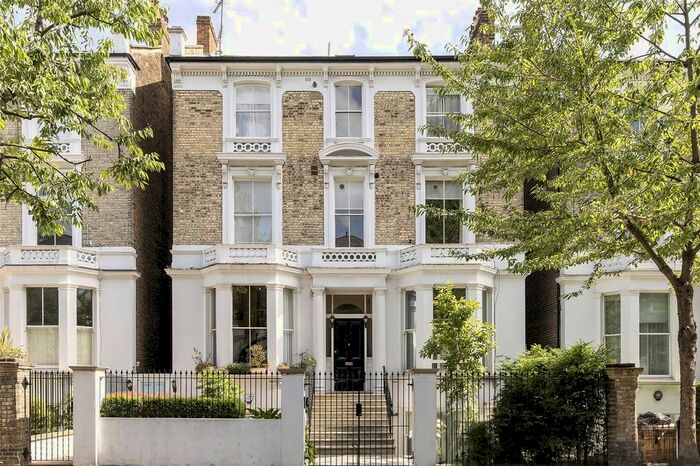 2 Bedroom Flat To Rent In Oxford Gardens, North Kensington, Kensington &amp; Chelsea, W10