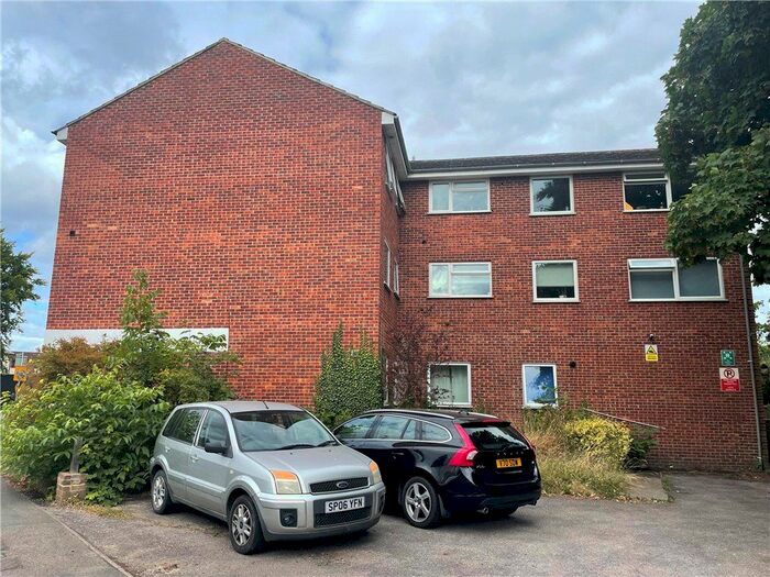 3 Bedroom Flat To Rent In St. Judes Road, Englefield Green, Egham, Surrey, TW20
