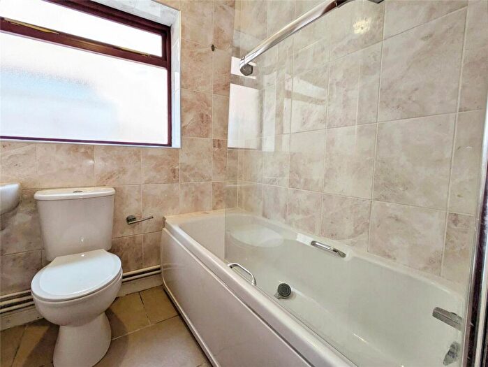 2 Bedroom Bungalow For Sale In Windsor Park Close, North Hykeham, Lincoln, Lincolnshire, LN6