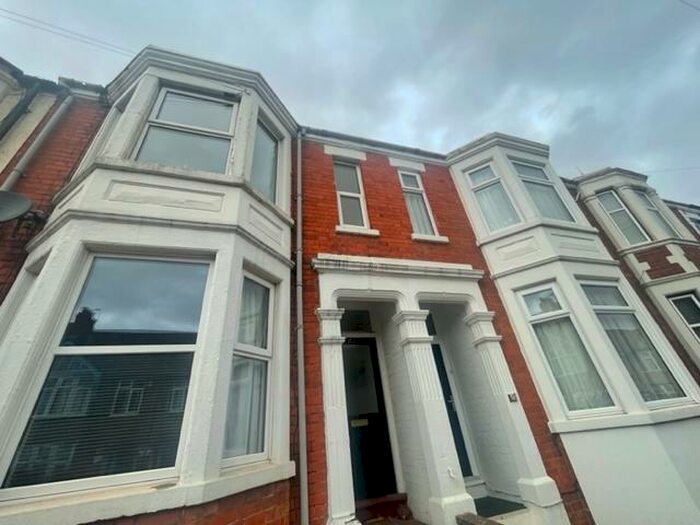 2 Bedroom Flat To Rent In Balmoral Road, Northampton, NN2