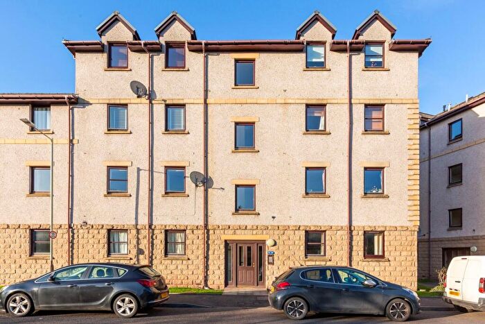 2 Bedroom Flat For Sale In Coach House Court, Perth, PH1