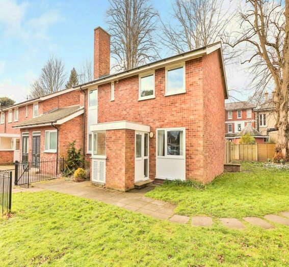 3 Bedroom Apartment To Rent In Uplands Court, Norwich, NR4