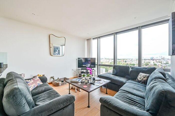 2 Bedroom Flat For Sale In West India Quay, Hertsmere Road, London, E14