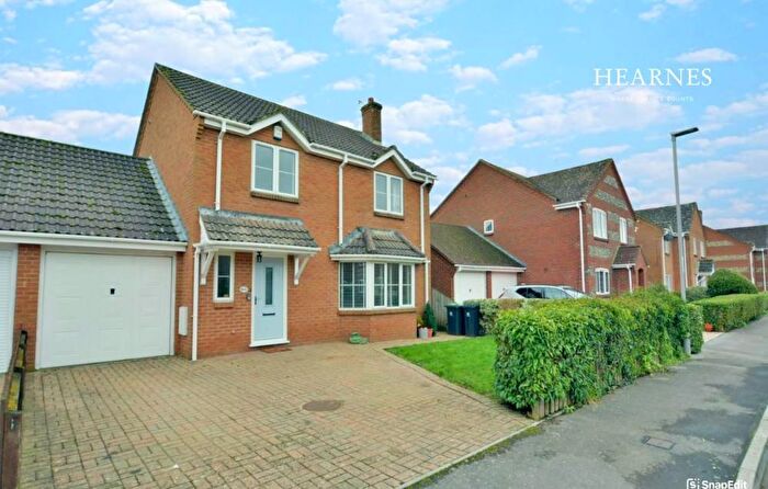3 Bedroom Link Detached House For Sale In Railway Drive, Sturminster Marshall, BH21