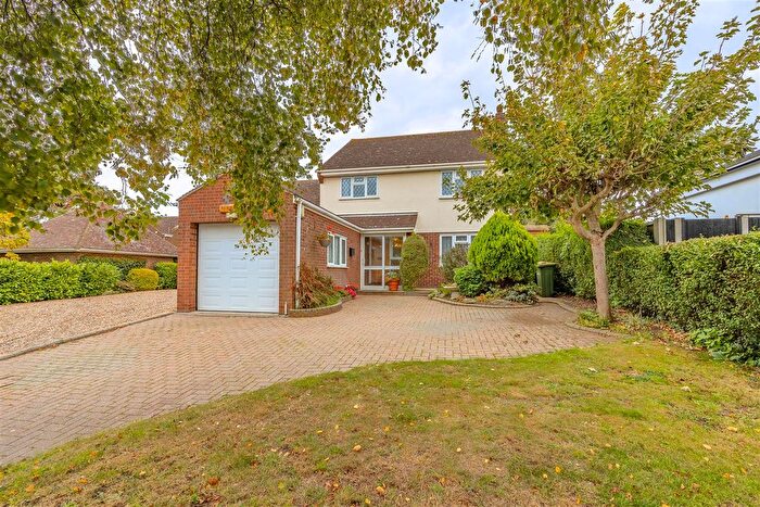 4 Bedroom Detached House For Sale In Barling Road, Great Wakering, SS3