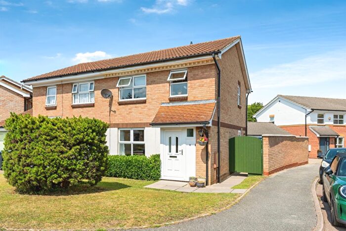 3 Bedroom Semi-Detached House For Sale In Eisenberg Close, Baldock, SG7