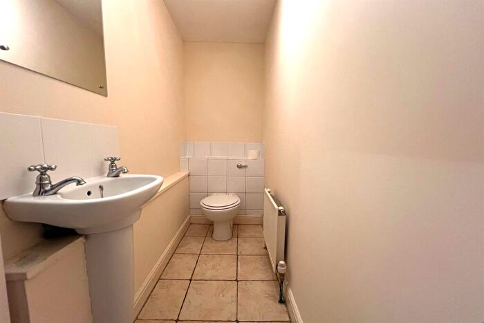 4 Bedroom House To Rent In Swansea Court, E16