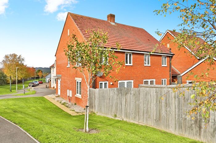 3 Bedroom Semi Detached House For Sale In Carpenter Close, Poole, BH17