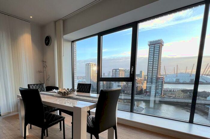 2 Bedroom Flat To Rent In Botanic Square, London City Island, E14