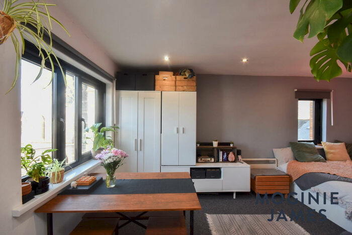 Apartment To Rent In Richmond Court, CF24