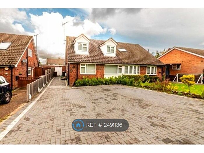 5 Bedroom Bungalow To Rent In Santers Lane, Potters Bar, EN6