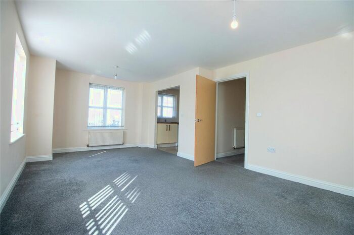 2 Bedroom Flat To Rent In Lathom Court, Knowsley Lane, Huyton, L36