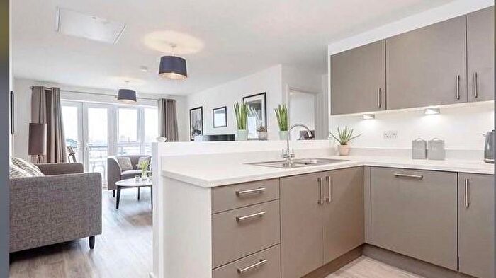 1 Bedroom Maisonette To Rent In Turnpike Lane, RH12