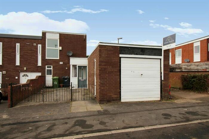 3 Bedroom Property To Rent In Cleeve Court, Washington, NE38